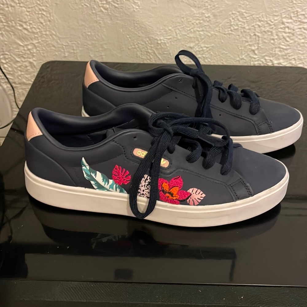 Adidas Sleek Low Top Sneaker. Size 7.5
